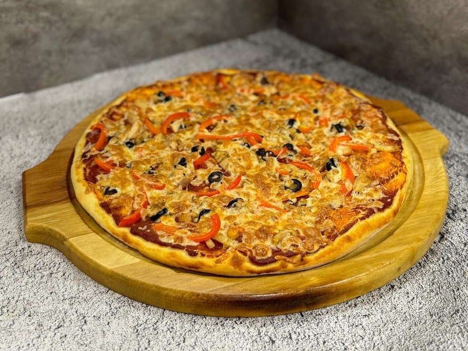 Пицца курица с овощами