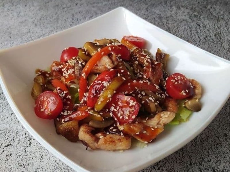 Теплый с курицей и баклажанами
