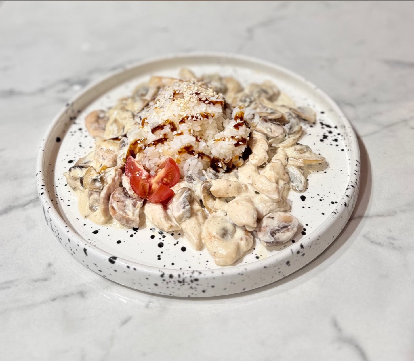 Бефстроганов из курицы с рисом
